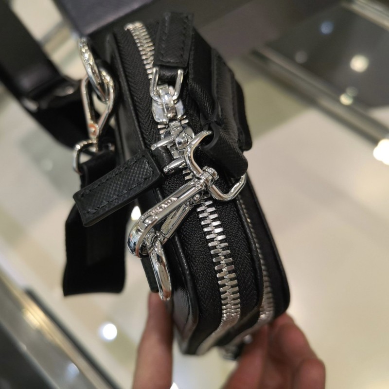Prada 手机包