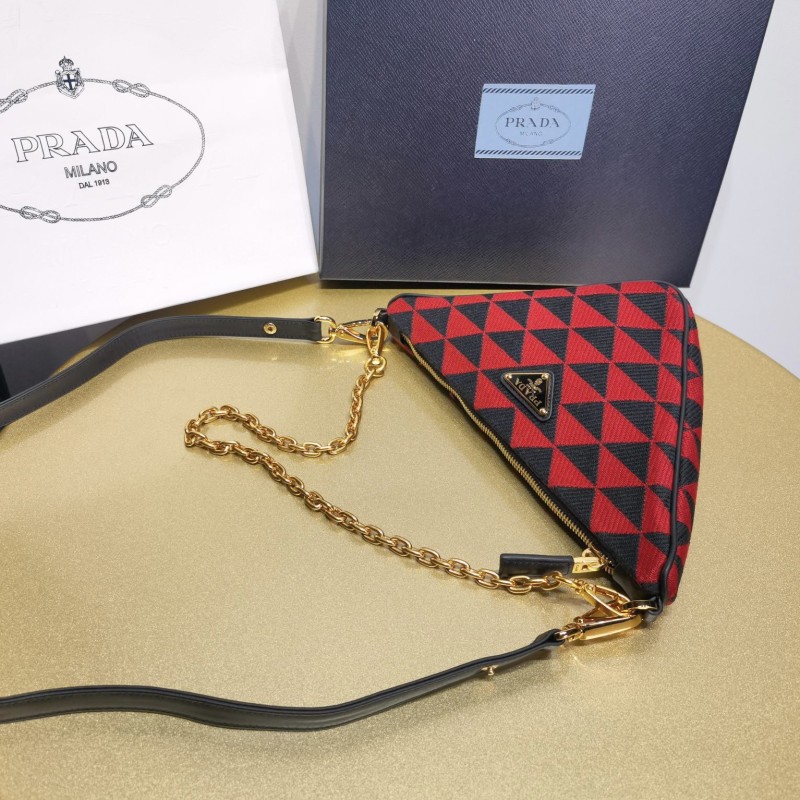 Prada 三角单肩斜挎包