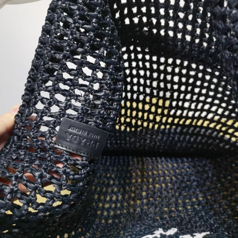 Prada Tote 造型包