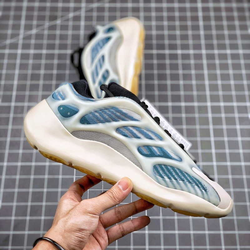 Adidas Yeezy 700
