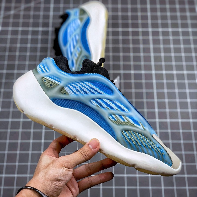 Adidas Yeezy 700