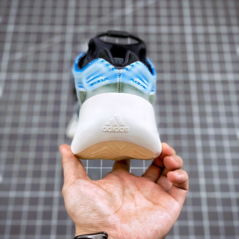 Adidas Yeezy 700