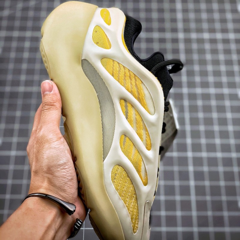 Adidas Yeezy 700