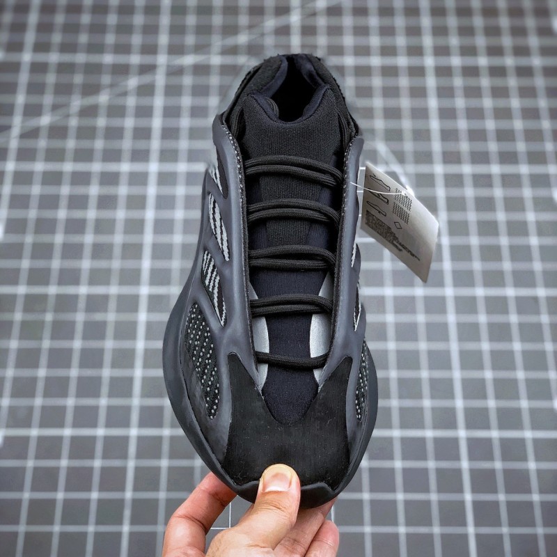 Adidas Yeezy 700