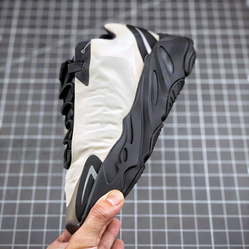 Adidas Yeezy 700