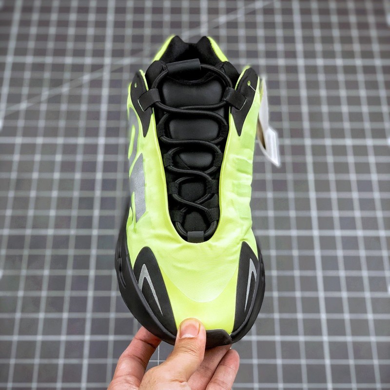 Adidas Yeezy 700