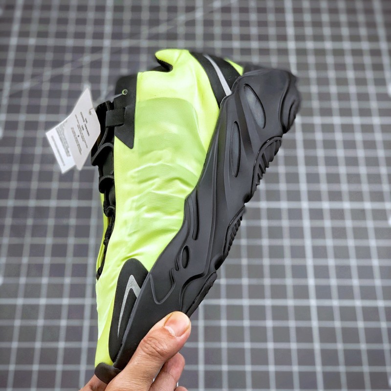 Adidas Yeezy 700