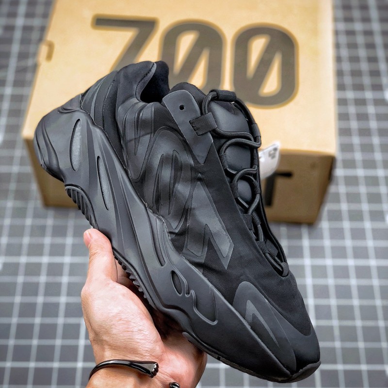 Adidas Yeezy 700