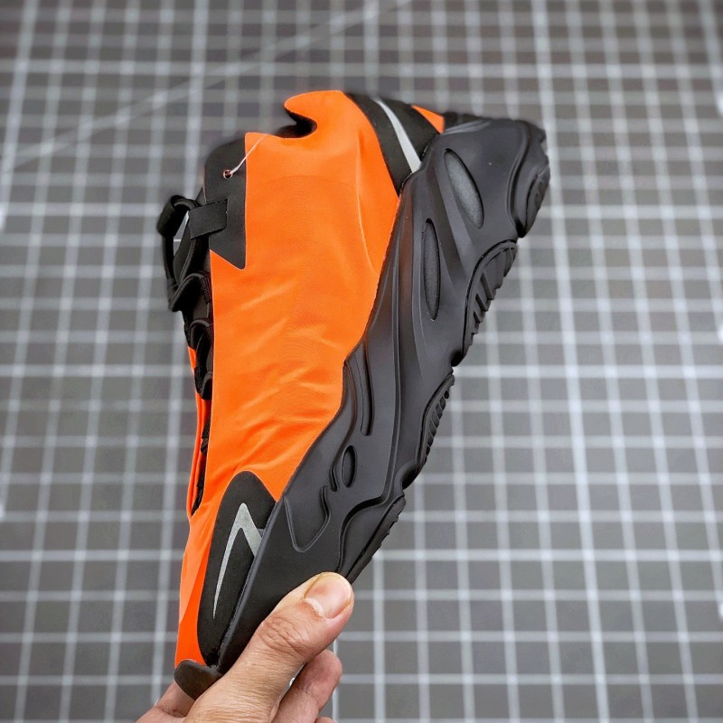 Adidas Yeezy 700
