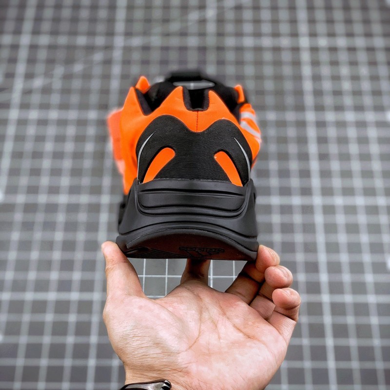 Adidas Yeezy 700