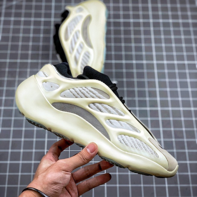 Adidas Yeezy 700