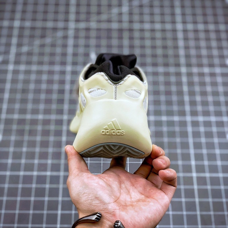 Adidas Yeezy 700