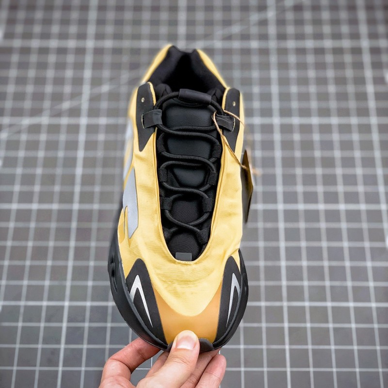 Adidas Yeezy 700