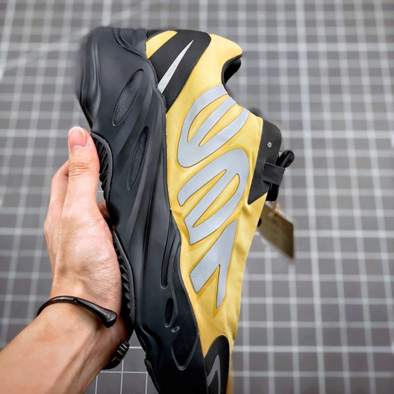 Adidas Yeezy 700