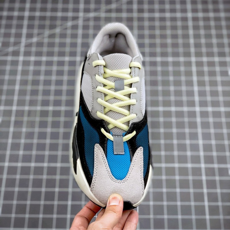 Adidas Yeezy 700