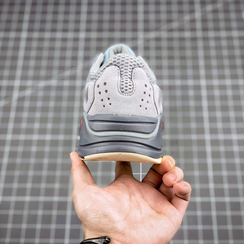 Adidas Yeezy 700