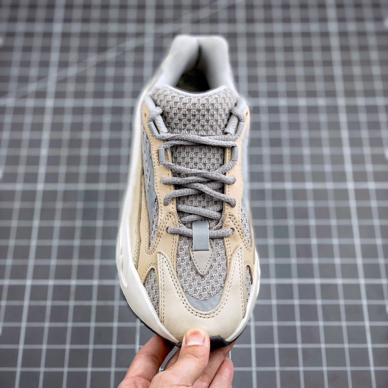 Adidas Yeezy 700