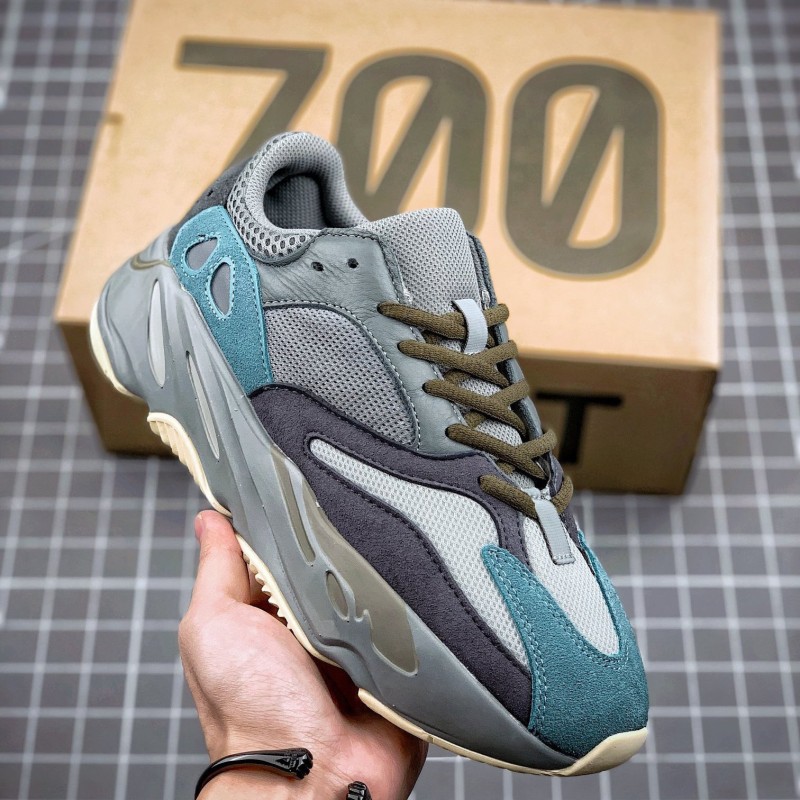 Adidas Yeezy 700
