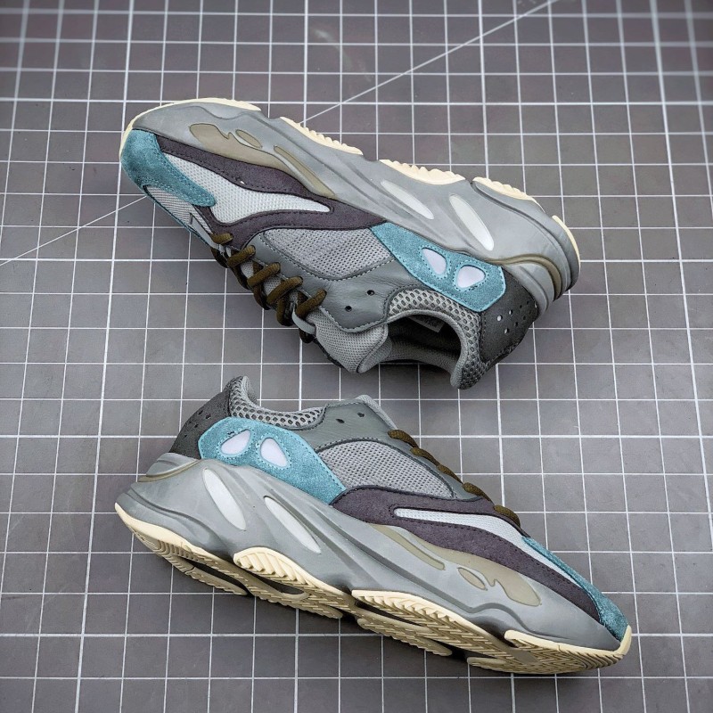 Adidas Yeezy 700