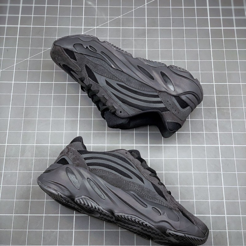 Adidas Yeezy 700