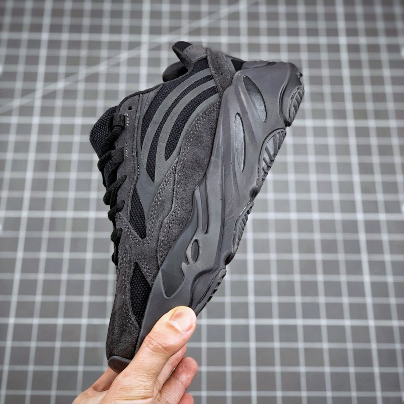 Adidas Yeezy 700