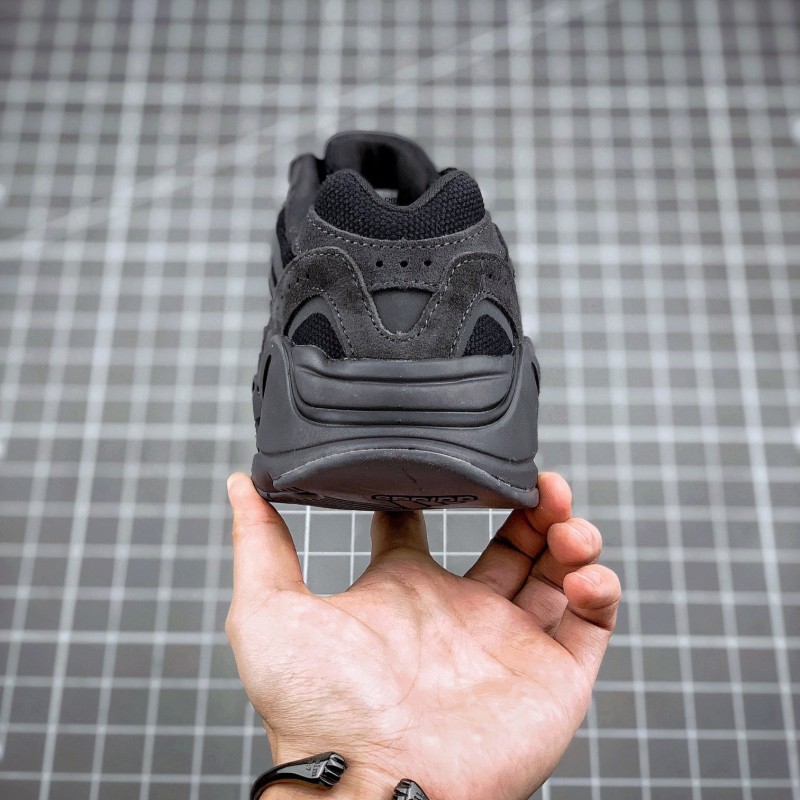 Adidas Yeezy 700