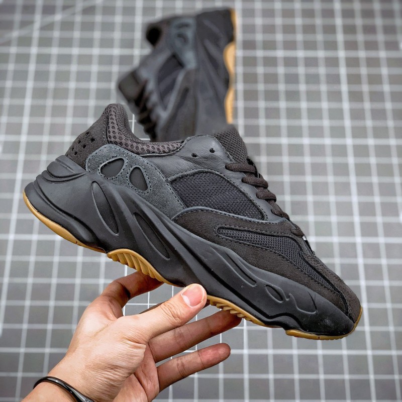 Adidas Yeezy 700