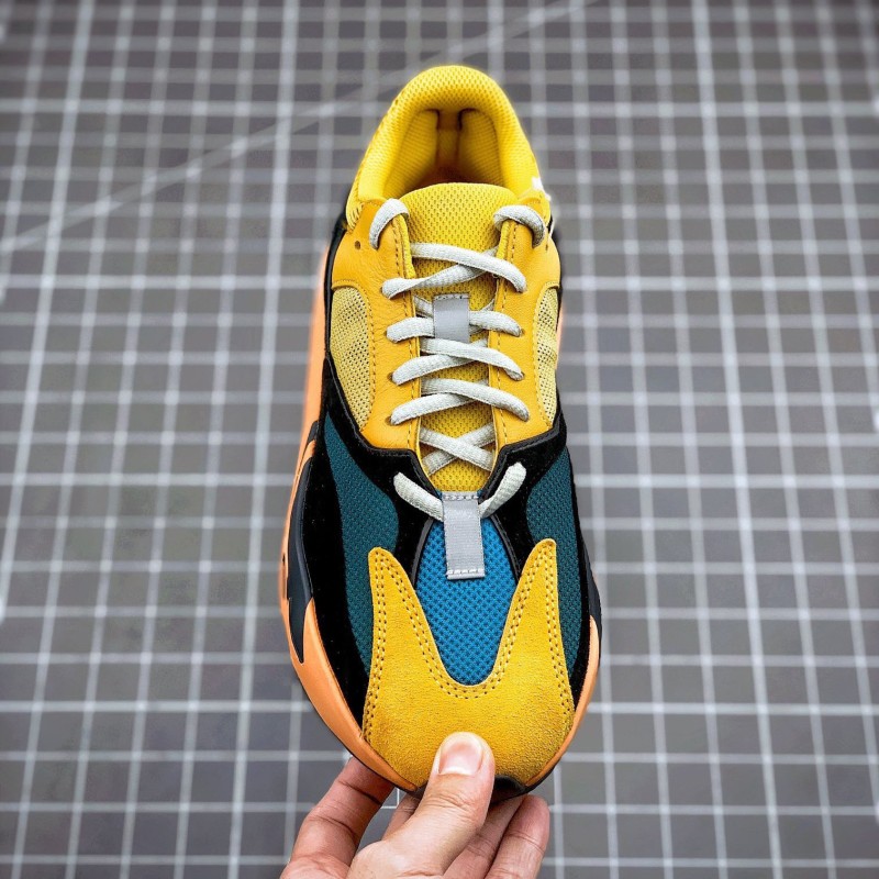 Adidas Yeezy 700