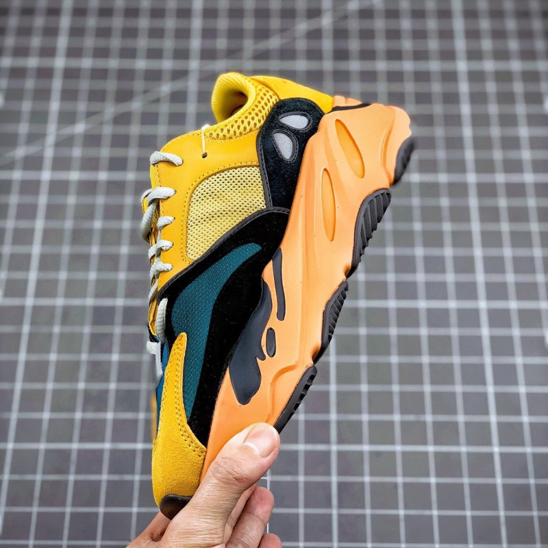 Adidas Yeezy 700