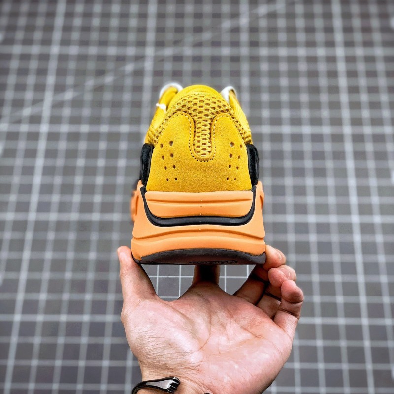 Adidas Yeezy 700