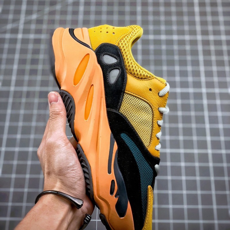 Adidas Yeezy 700