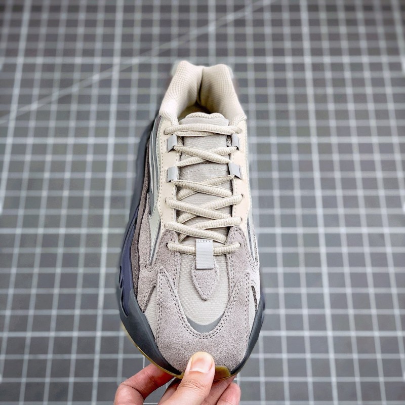 Adidas Yeezy 700