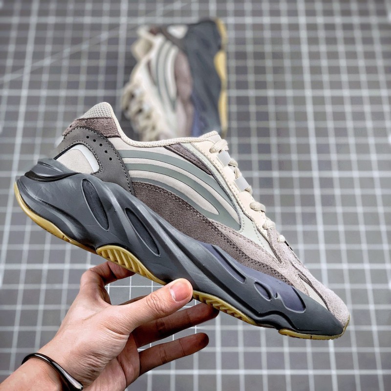 Adidas Yeezy 700