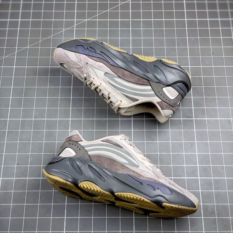 Adidas Yeezy 700