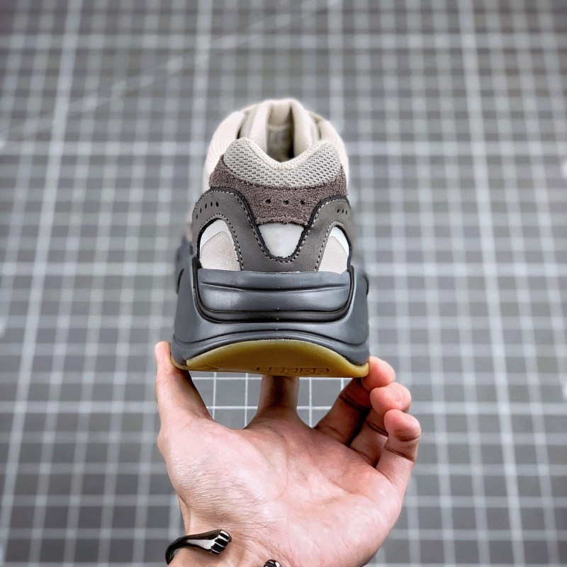 Adidas Yeezy 700