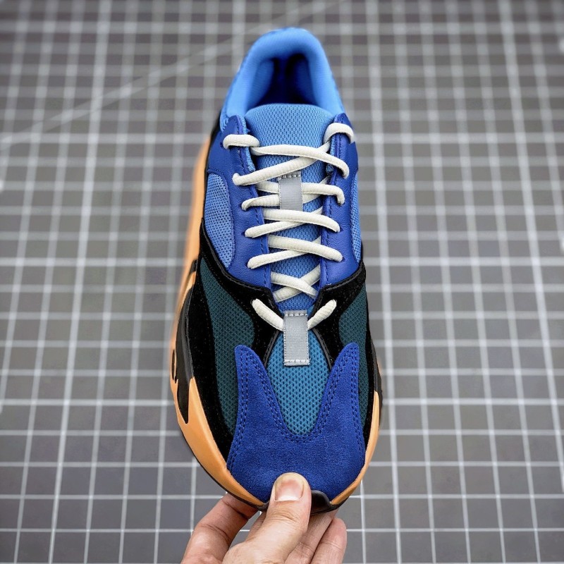 Adidas Yeezy 700