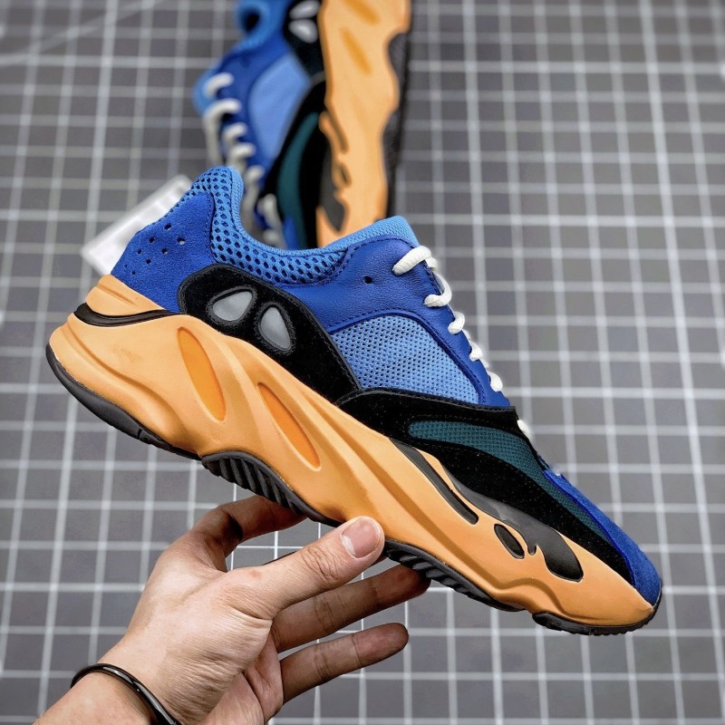 Adidas Yeezy 700