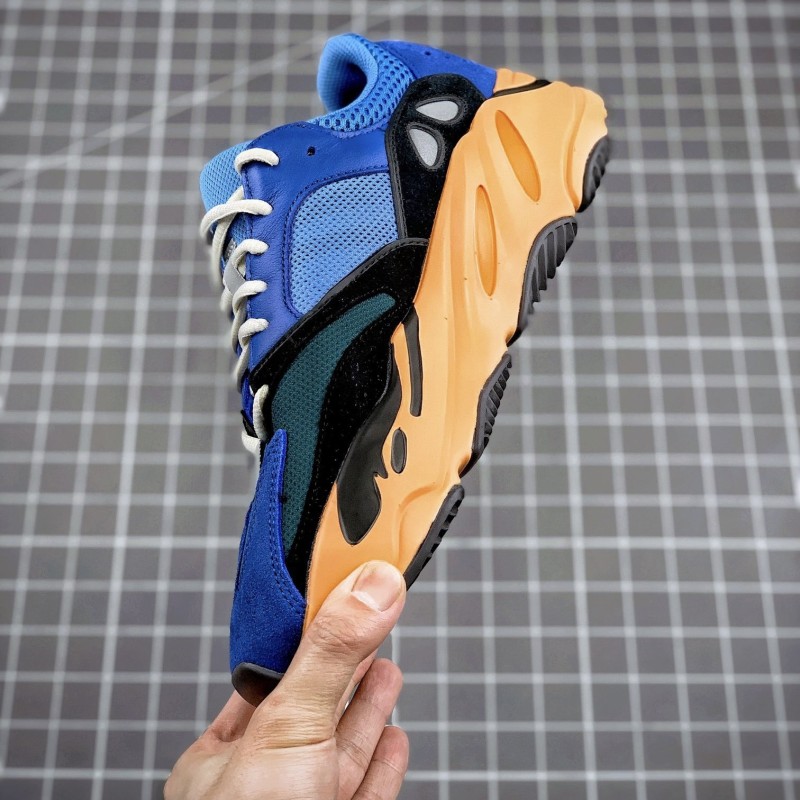 Adidas Yeezy 700