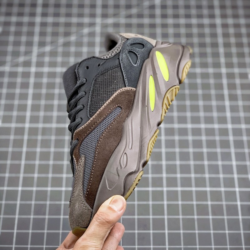 Adidas Yeezy 700