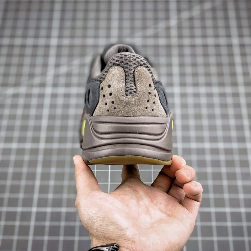 Adidas Yeezy 700