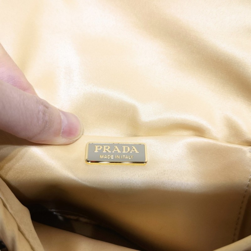 Prada 水晶钻包
