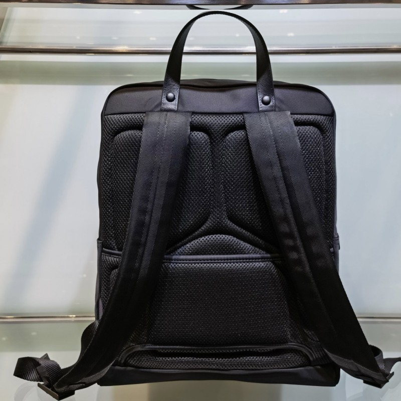 Prada 双肩背包