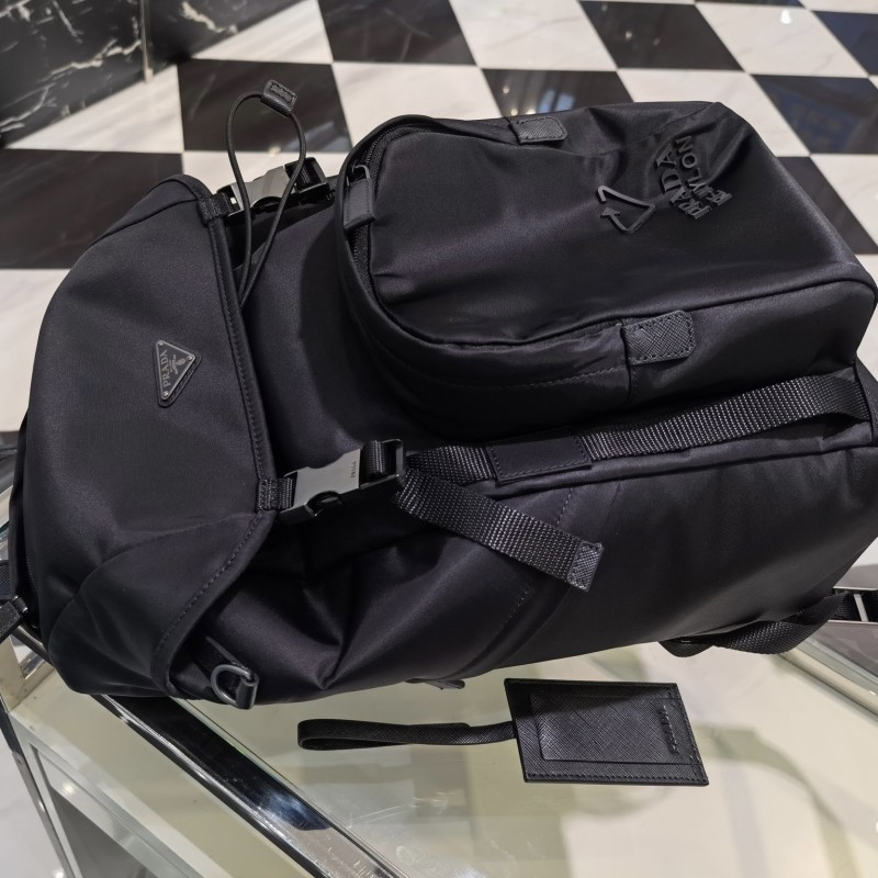Prada 双肩背包