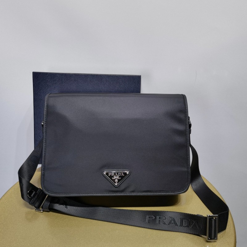 Prada 邮差包 / 斜挎包