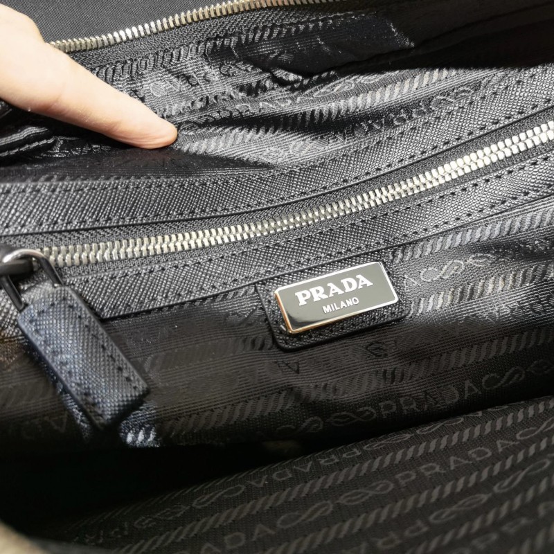 Prada 邮差包 / 斜挎包