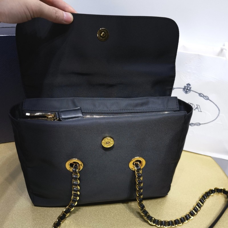Prada 链条单肩包
