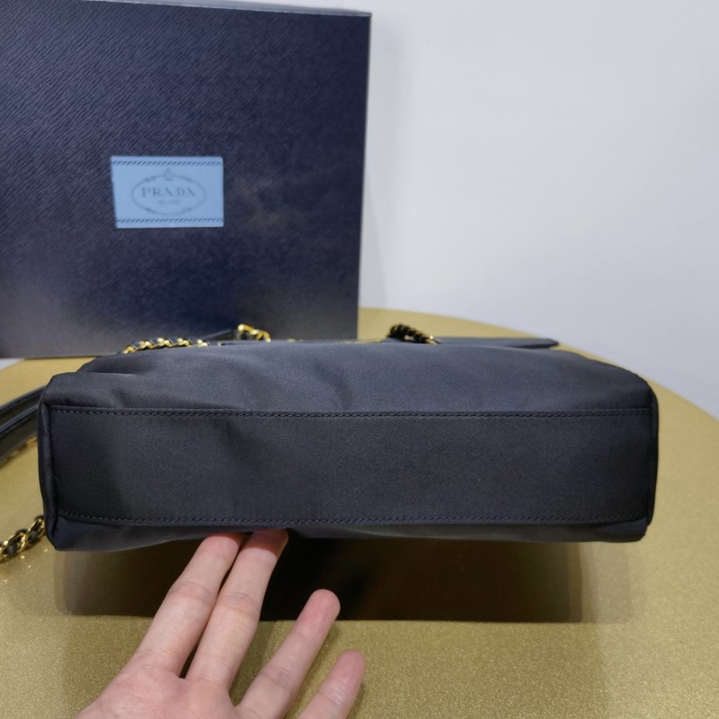 Prada 链条单肩包