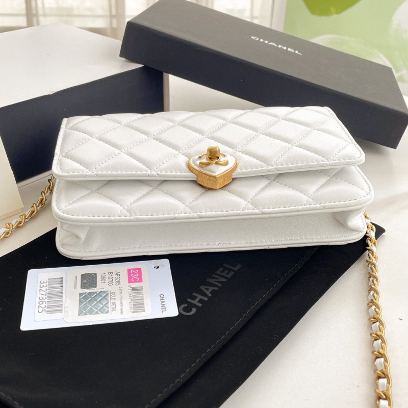 CHanel 23 WOC