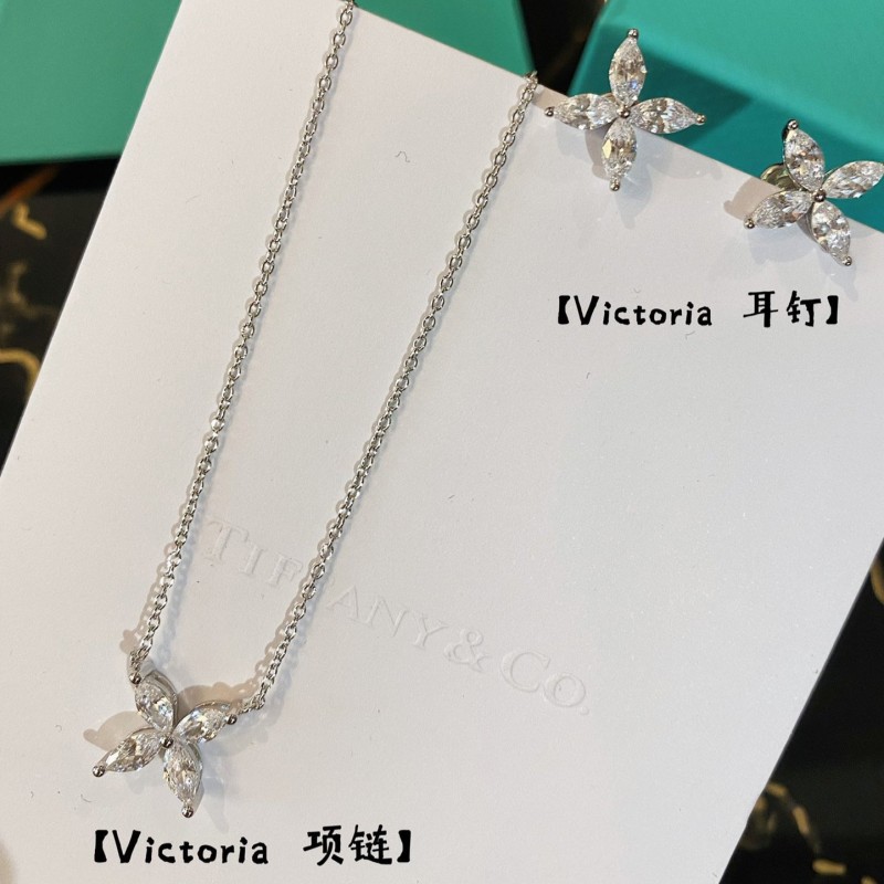Tiffany & Co Earrings / Bracelet 