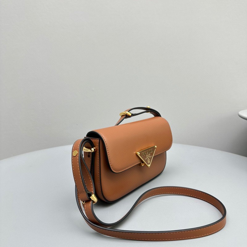 Prada 豆腐包